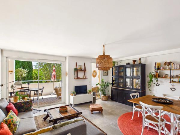 Appartement parfaitement rénové en rez de jardin avec terrasse et garage à Aix-en-Provence