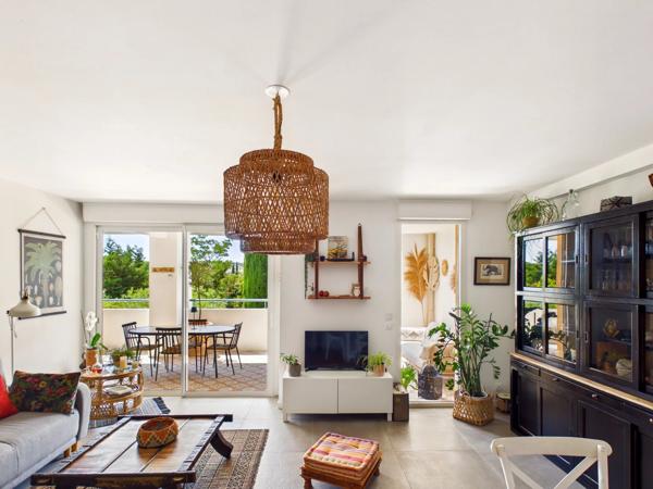 Appartement parfaitement rénové en rez de jardin avec terrasse et garage à Aix-en-Provence
