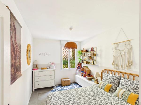 Appartement parfaitement rénové en rez de jardin avec terrasse et garage à Aix-en-Provence