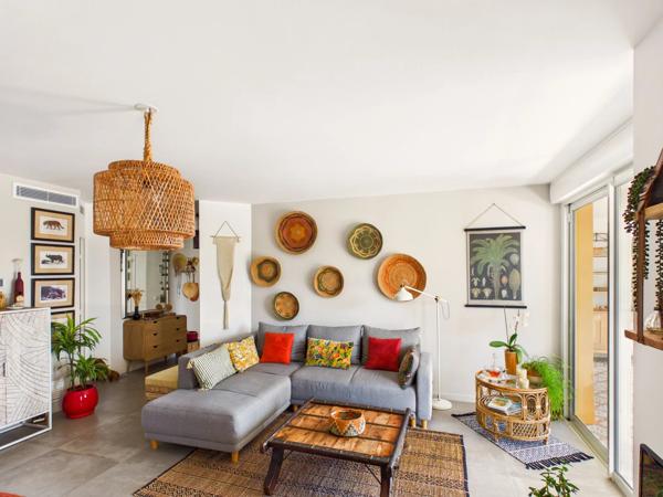 Appartement parfaitement rénové en rez de jardin avec terrasse et garage à Aix-en-Provence