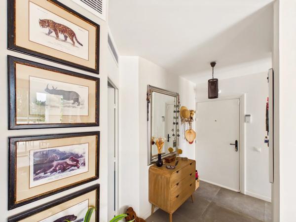 Appartement parfaitement rénové en rez de jardin avec terrasse et garage à Aix-en-Provence