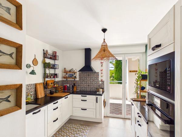 Appartement parfaitement rénové en rez de jardin avec terrasse et garage à Aix-en-Provence