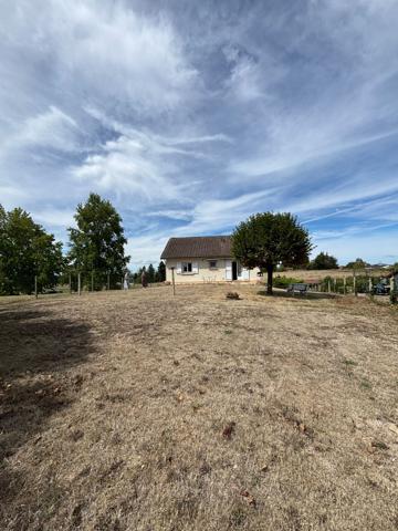 MAISON 100 m² AVEC JARDIN CLOS ET PUITS
