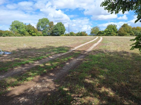 Belle propriété avec terrain et dépendances