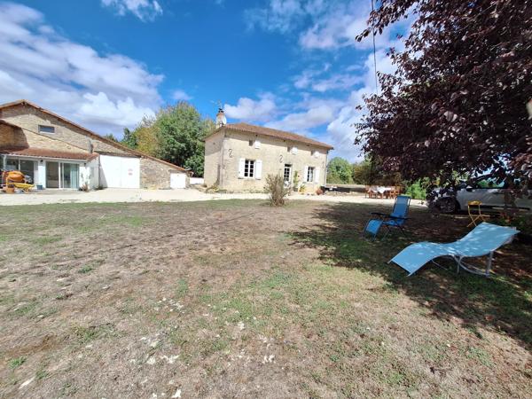 Belle propriété avec terrain et dépendances