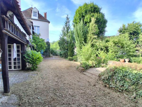 Maison de ville avec jardin et garage !
