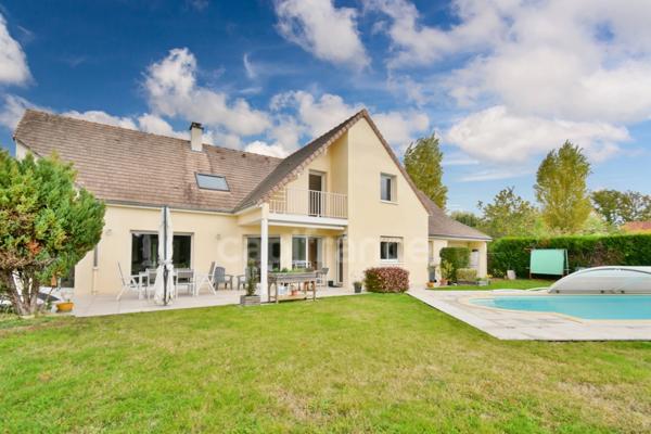 Maison à vendre 7 pièces CHANGE (72) avec piscine