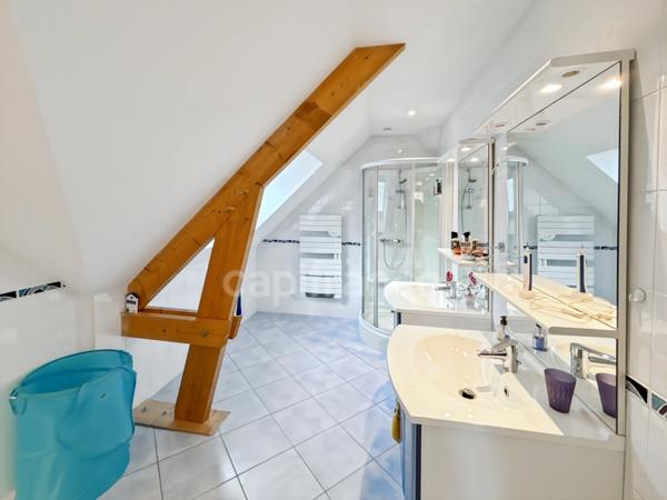 Maison à vendre 7 pièces CHANGE (72) avec piscine