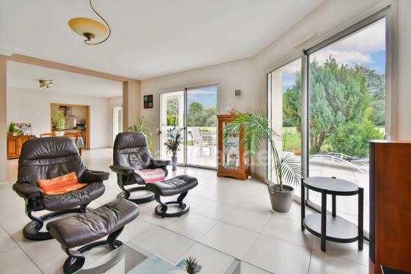 Maison à vendre 7 pièces CHANGE (72) avec piscine