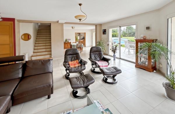 Maison à vendre 7 pièces CHANGE (72) avec piscine