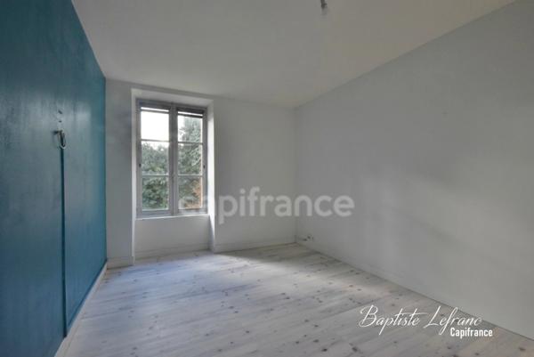 Maison de bourg 109 m² - 4 chambres - Jardin et atelier - CHEVIRÉ LE ROUGE