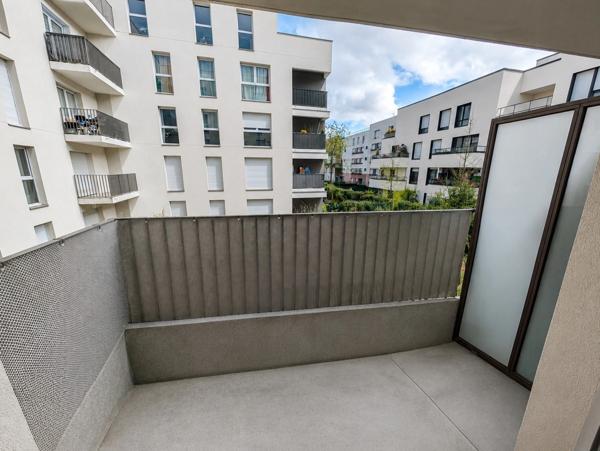 Exclusivité Montigny-Beauchamp : 2 pièces récent avec balcon, parking et gare à pied !