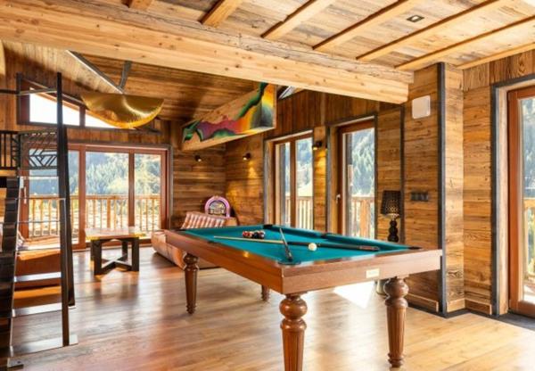 ENSEMBLE ALPIN ULTRA-PREMIUM de 3 400 m² à TIGNES (73) 5 Chalets haut de gamme , accès ski au pied, vue, piscine .