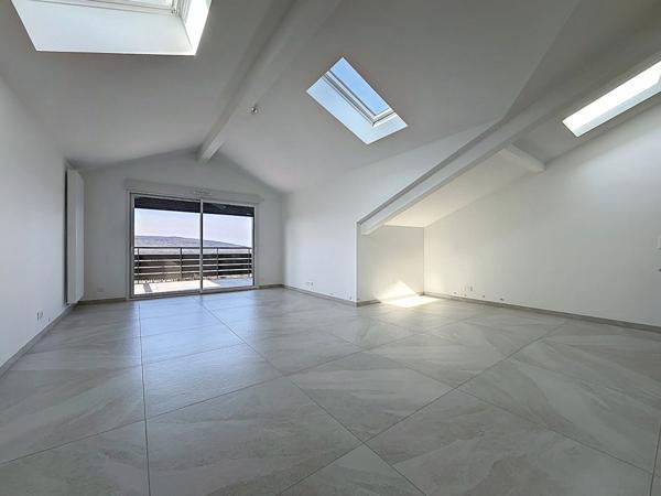 Appartement T4 attique 100m2 à vendre - BRENTHONNE (74)