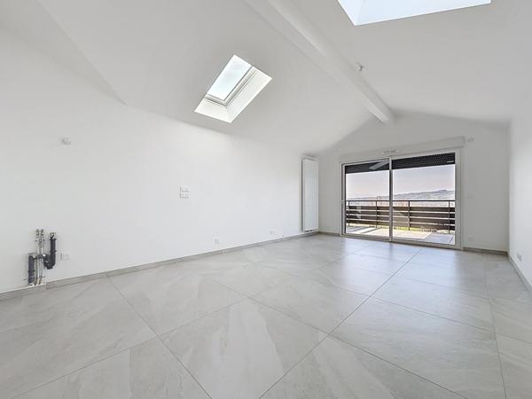 Appartement T4 attique 100m2 à vendre - BRENTHONNE (74)