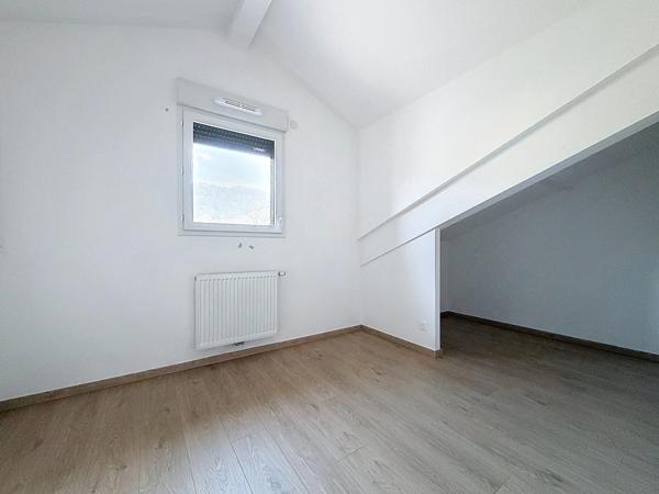 Appartement T4 attique 100m2 à vendre - BRENTHONNE (74)