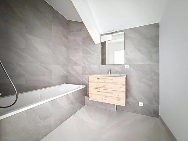 Appartement T4 attique 100m2 à vendre - BRENTHONNE (74)