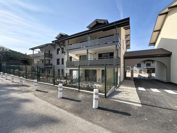 Appartement T4 attique 100m2 à vendre - BRENTHONNE (74)