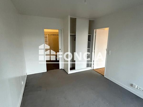 Location Appartement 2 pièces 42.57 m² - CHEMIN DE LA COTE SAINTE CATHERINE Le Plessis Robinson 92350