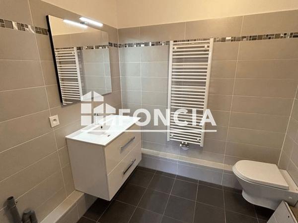 Location Appartement 2 pièces 42.57 m² - CHEMIN DE LA COTE SAINTE CATHERINE Le Plessis Robinson 92350