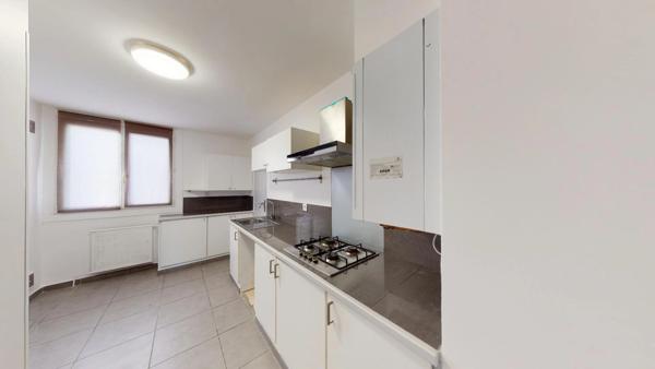 Marseille 8ᵉ – Escale Borély à pied – T3 avec terrasse – vendu occupé – résidence fermée avec parking