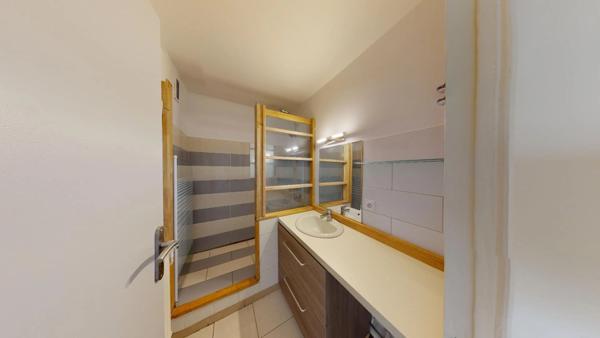 Marseille 8ᵉ – Escale Borély à pied – T3 avec terrasse – vendu occupé – résidence fermée avec parking