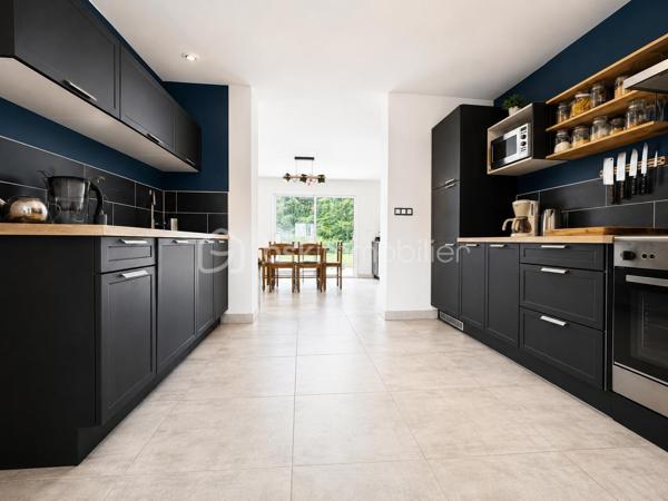 EN EXCLUSIVITE / BSKIMMOBILIER vous présente : sur la commune de Pluneret, découvrez cette belle maison ancienne d’environ 96 m² habitables, implantée sur une parcelle close d’environ 714 m².
Dès l’entrée, vous serez séduit par une vaste pièce de vie lumineuse, chaleureuse et conviviale, agrémentée d’un poêle, idéale pour profiter d’un espace confortable au quotidien. La cuisine, moderne et fonctionnelle, s’intègre parfaitement à l’esprit de la maison.
La maison propose deux chambres, dont une chambre au rez-de-chaussée, permettant une vraie vie de plain-pied. Vous profiterez également d’une salle d’eau contemporaine.
À l’extérieur, le terrain clos offre un bel espace de jardin, une terrasse agréable et une cour permettant de stationner facilement. Un garage d’environ 35 m² complète l’ensemble, idéal pour stationnement, rangement ou espace atelier.
Une maison lumineuse, fonctionnelle et agréable à vivre.
Les plus :
Maison d’environ 96 m² — 2 chambres dont une au rez-de-chaussée — grande pièce de vie avec poêle — garage d’environ 35 m² — terrain clos de 714 m² — maison lumineuse.

Pour plus d'information et visiter ce bien contactez Guillaume LE STRAT.

Pour vous, je réalise, gratuitement et sous 48h votre avis de valeur dans le cadre d’une succession ou de votre projet de vente sur les secteurs Golfe du Morbihan, Pays d'Auray, Ploemel, Brech, Pluneret, Sainte-Anne-D'Auray, Plumergat, Le Bono, Plougoumelen, Baden...Pluvigner et ses alentours... Au plaisir de vous aider ou vous accompagner personnellement dans votre projet immobilier !