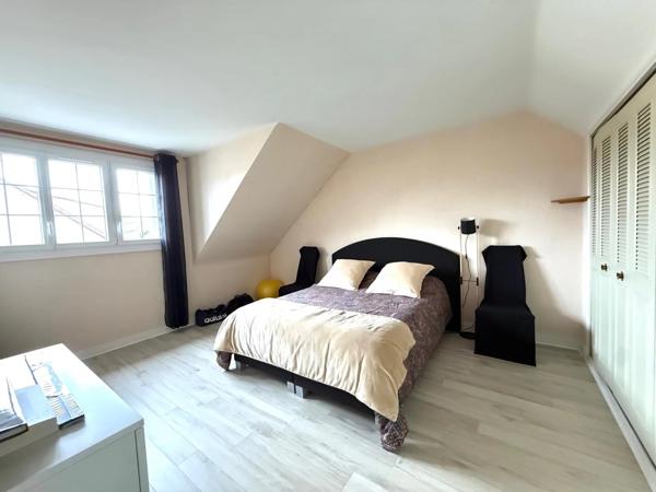 Vente                                                      Maison
                        
                     6 pièces                      142 m2                     à Coulaines