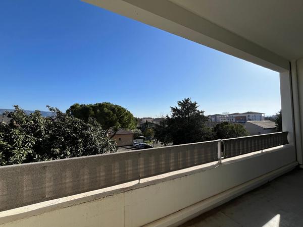 APPARTEMENT T3 - TERRASSE + GRANDE TERRASSE SUR TOIT - CLIMATISATION - CAVE