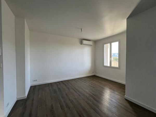 APPARTEMENT T3 - TERRASSE + GRANDE TERRASSE SUR TOIT - CLIMATISATION - CAVE