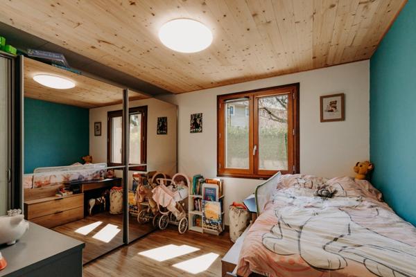 À vendre – Maison individuelle familiale T5, style savoyard, grand jardin et grand garage