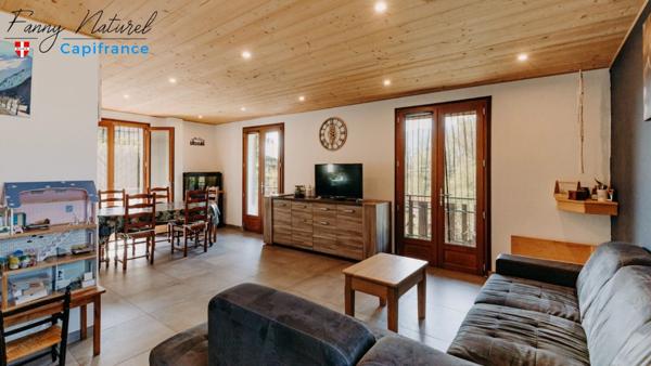 À vendre – Maison individuelle familiale T5, style savoyard, grand jardin et grand garage