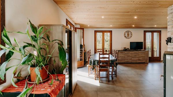 À vendre – Maison individuelle familiale T5, style savoyard, grand jardin et grand garage