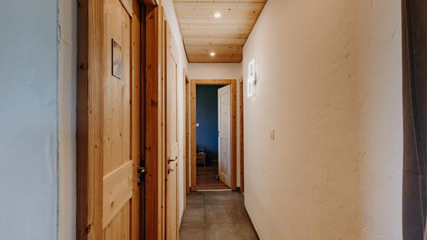 À vendre – Maison individuelle familiale T5, style savoyard, grand jardin et grand garage