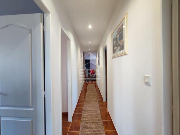 Maison Le Deschaux 5 pièce(s) + sous-sol entièrement aménagé + dépendances...