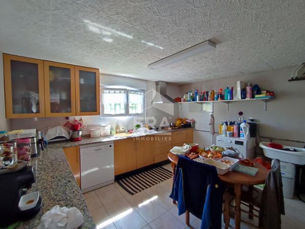 Maison Le Deschaux 5 pièce(s) + sous-sol entièrement aménagé + dépendances...