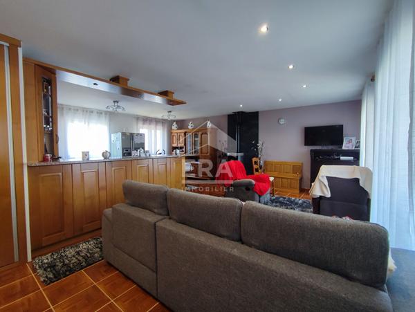 Maison Le Deschaux 5 pièce(s) + sous-sol entièrement aménagé + dépendances...