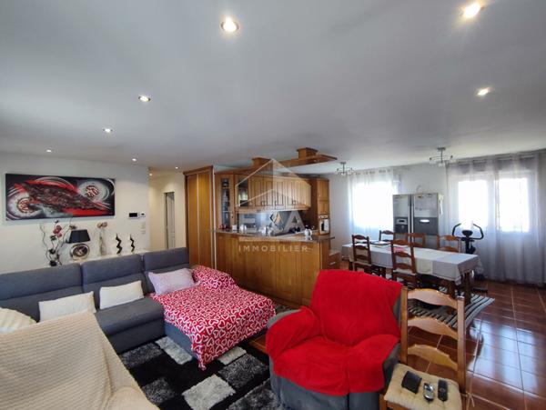 Maison Le Deschaux 5 pièce(s) + sous-sol entièrement aménagé + dépendances...