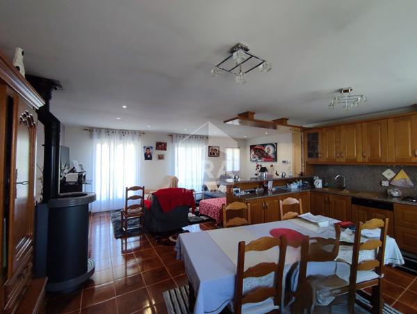 Maison Le Deschaux 5 pièce(s) + sous-sol entièrement aménagé + dépendances...