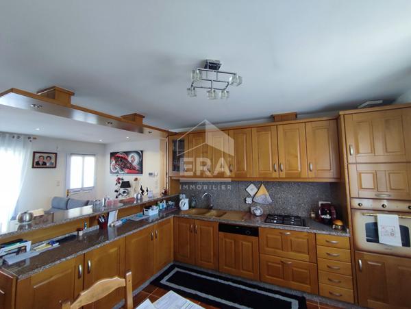 Maison Le Deschaux 5 pièce(s) + sous-sol entièrement aménagé + dépendances...