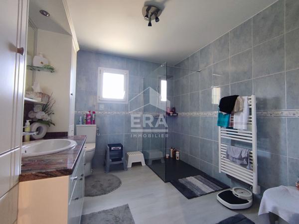 Maison Le Deschaux 5 pièce(s) + sous-sol entièrement aménagé + dépendances...