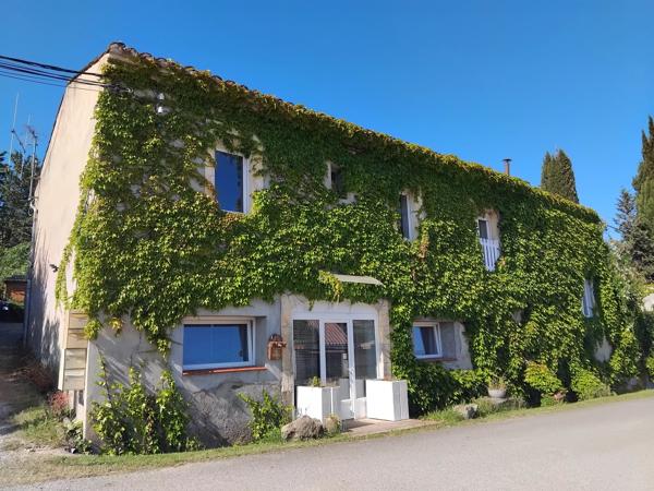 Proche Carcassonne - Ensemble comprenant une maison divisée en 3 appartements et un camping