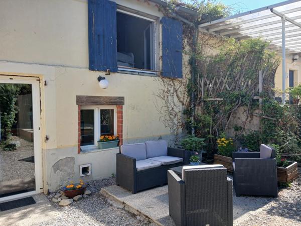 Proche Carcassonne - Ensemble comprenant une maison divisée en 3 appartements et un camping