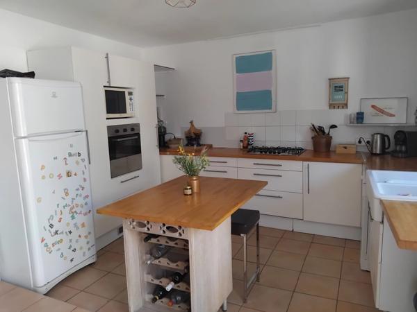 Proche Carcassonne - Ensemble comprenant une maison divisée en 3 appartements et un camping