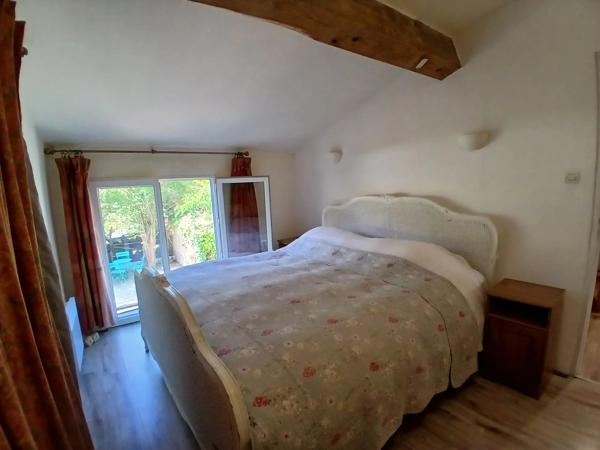 Proche Carcassonne - Ensemble comprenant une maison divisée en 3 appartements et un camping