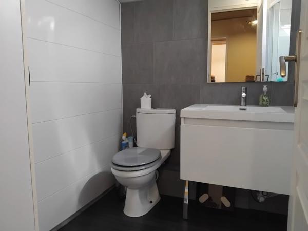 Proche Carcassonne - Ensemble comprenant une maison divisée en 3 appartements et un camping