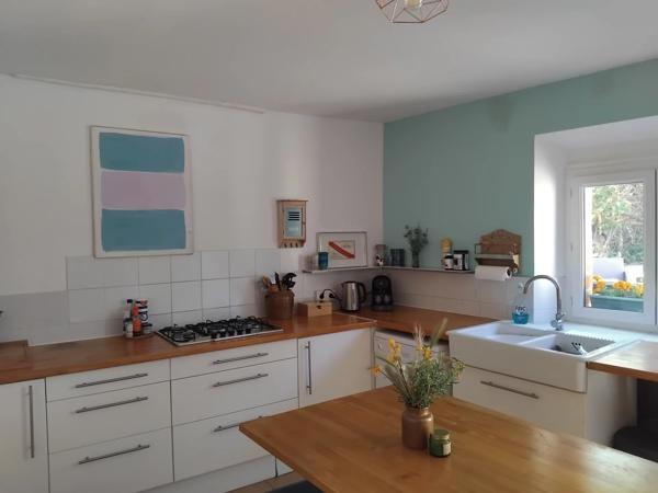 Proche Carcassonne - Ensemble comprenant une maison divisée en 3 appartements et un camping