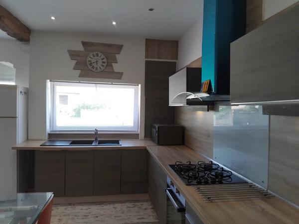 Proche Carcassonne - Ensemble comprenant une maison divisée en 3 appartements et un camping
