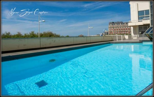 Appartement à vendre 4 pièces BIARRITZ (64) de 104,11 m² à la grande plage.