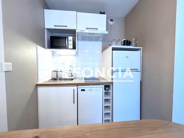 Location Appartement meublé 2 pièces 33.6 m² - 15 RUE DE LA DESIREE La Rochelle 17000